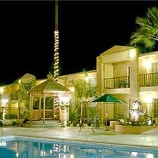 Howard Johnson Inn And Suites Vallejo/Near Discovery Kingdom