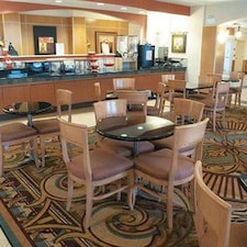 La Quinta Inn & Suites Islip - MacArthur Airport