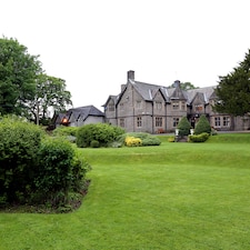 Maes Manor Country Hotel & Restaurant