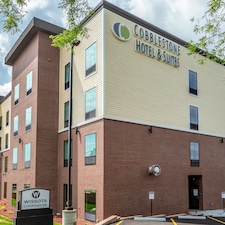 Cobblestone Hotel & Suites - Hartford