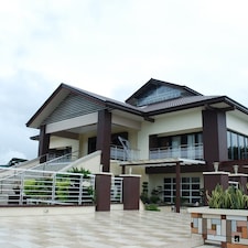 Hotel Quezon Premier - Candelaria
