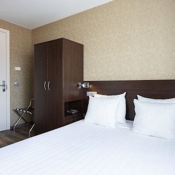 Double or Twin Room (small)
