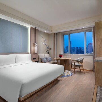 Premium Room, 1 King Bed