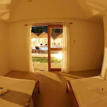 Deluxe Room, 1 Double Bed, Pool View, Beachfront