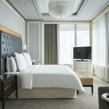 Premier Suite, 1 King Bed (Club)