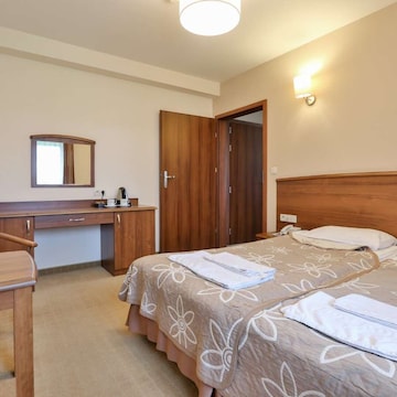 Basic Double Room, 2 Twin Beds, Non Smoking, Mountainside