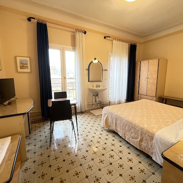 Double or Twin Room (Not Refundable, Shared bathroom)