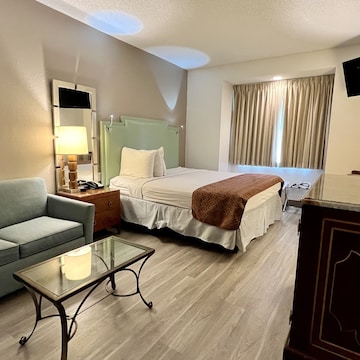 Executive Queen Bed - Newly Renovated