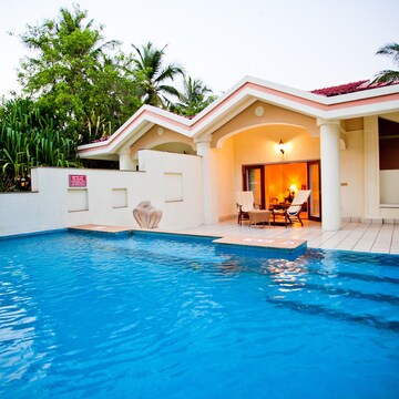 Villa Room Garden View with Plunge Pool King Bed