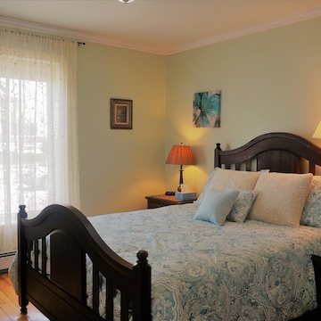 Traditional Room, 1 Queen Bed, Partial Sea View