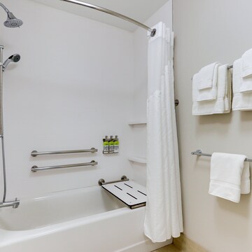 Room, 2 Queen Beds, Accessible (Mobility Accessible, Bathtub)