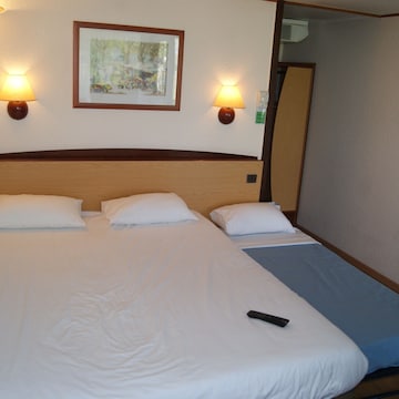 Standard Room, 1 Double Bed (1 Junior Bed up to 10 years)