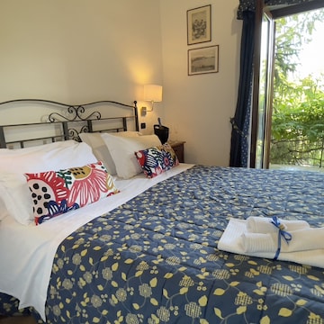Classic Double Room, 1 Queen Bed, Hill View