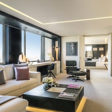 Splendour Suite (lounge access)