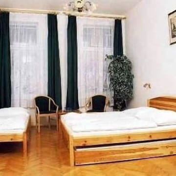 6-Bed Comfort Room