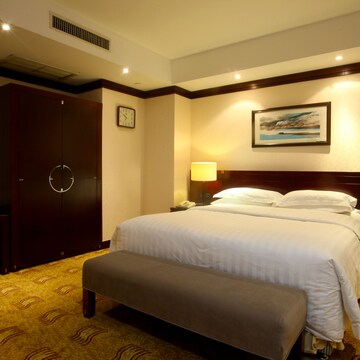 Deluxe Suite, 1 King Bed