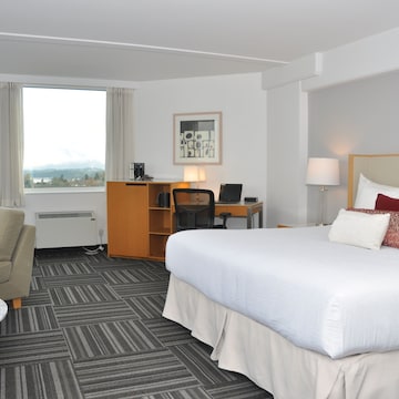 Room, 1 King Bed, Harbor View (Coast Premium King with Ocean View)