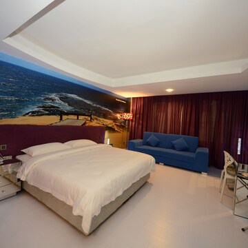 Grand Room, 1 King Bed