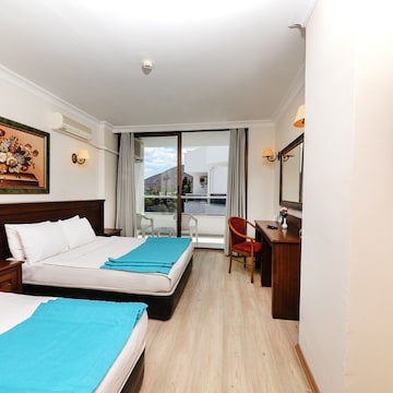 Double or Twin Room, Partial Sea View