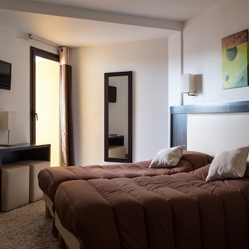 Double Room, City side