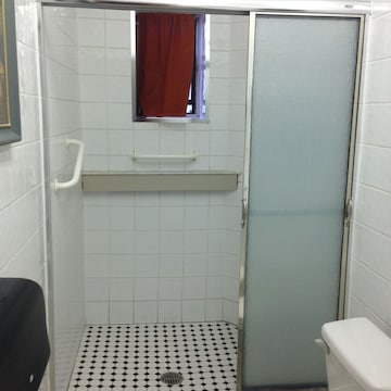 Basic Double or Twin Room, Shared Bathroom