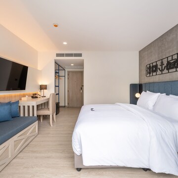 Deluxe Double Room, Pool Access