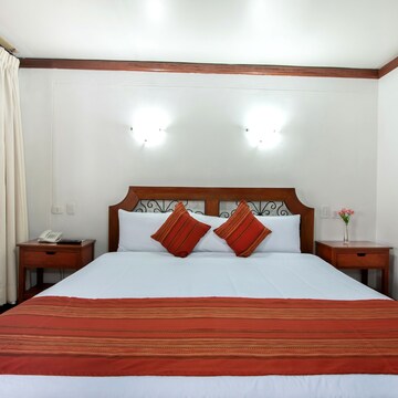 Superior Room, 1 King Bed, Private Bathroom