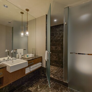 Signature Room, 2 Queen Beds, City View (Rainfall Shower)
