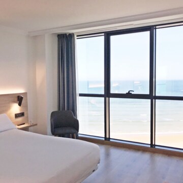 Superior Double Room, 1 King Bed, Beach View