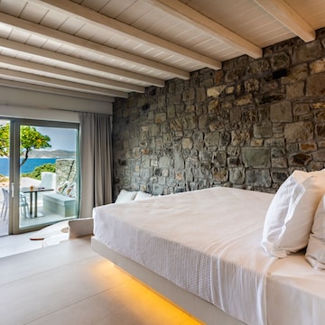 Grand Suite with outdoor private pool and sea view