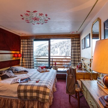 Double Room, 1 Double or 2 Twin Beds (Slopes view)