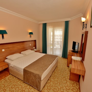 Club Room, Multiple Beds