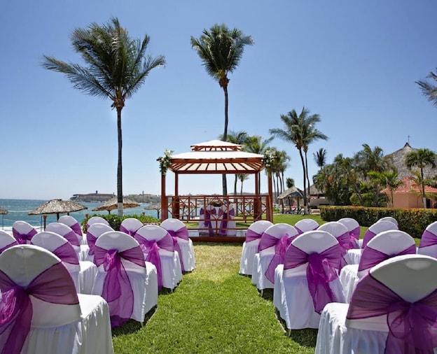 hotel para boda en la playa ceremonia en jardin