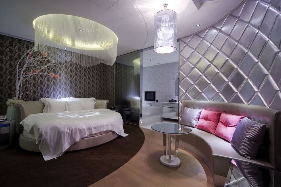 Mirrors On Ceiling And More Hotel Features That Ll Inspire