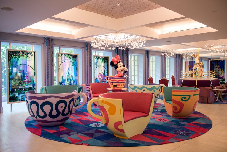 https://imgcy.trivago.com/c_lfill,f_auto,g_faces,q_auto:good,w_765/mag/2020/01/27105123/hotel-perto-da-disney-tokyo-tokyo-disney-celebration-hotel-2.jpeg