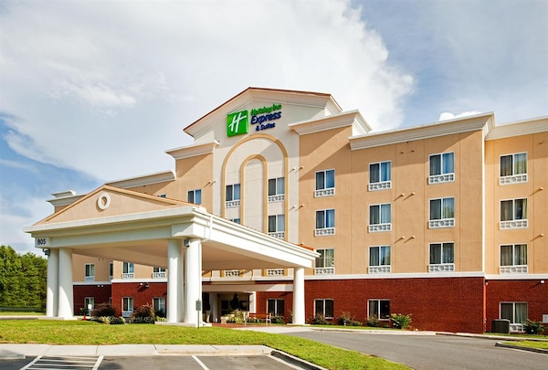 Holiday Inn Express & Suites Charlotte North, An Ihg Hotel