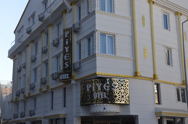 Piyes Hotel