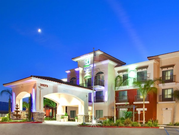 Holiday Inn Express Hotel & Suites Lake Elsinore, an IHG Hotel