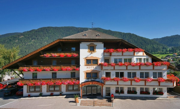 Hotel Kronplatzer Hof