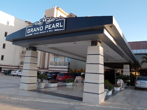 Hotel Grand Pearl Beach Resort & Spa
