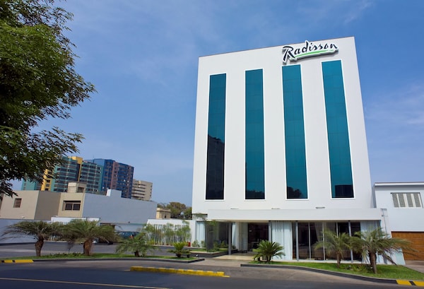 Radisson Hotel & Suites San Isidro