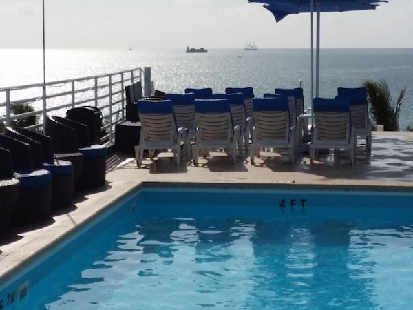 Oceanfront Condo Suite W/direct Beach View & Balcony - Ocean Drive - South Beach