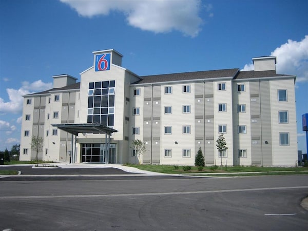 Motel 6 Kingston