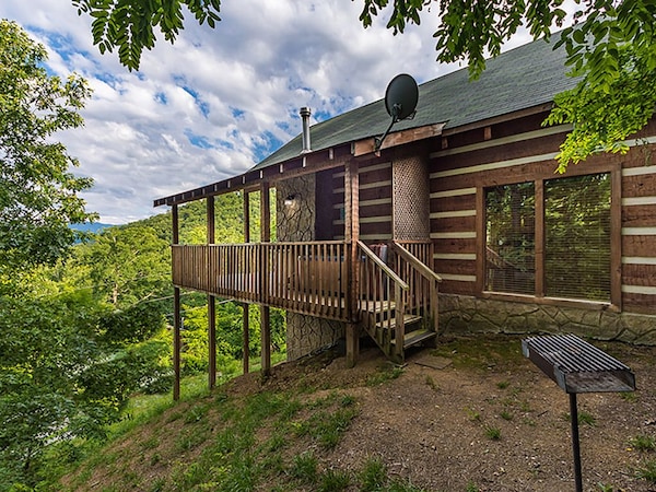 Private Smoky Mtn Log Cabin With Great Mountain View! Hot Tub! Pool Table, Wifi