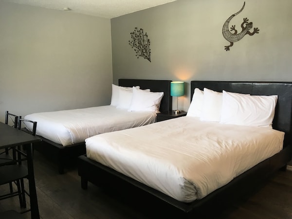 Maple Leaf Motel & RV Resort