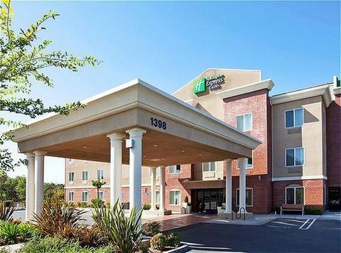 Holiday Inn Express & Suites Roseville - Galleria Area