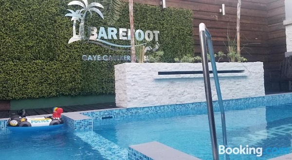 Barefoot Caye Caulker Hotel
