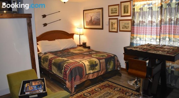 Yellowstone Motel - Adults Only - All rooms have kitchens