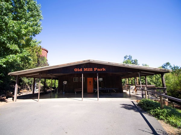 Old Mill Park - Family Friendly And Pet Friendly