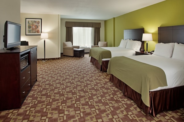 Holiday Inn Express & Suites Kansas City Sport Complex Area